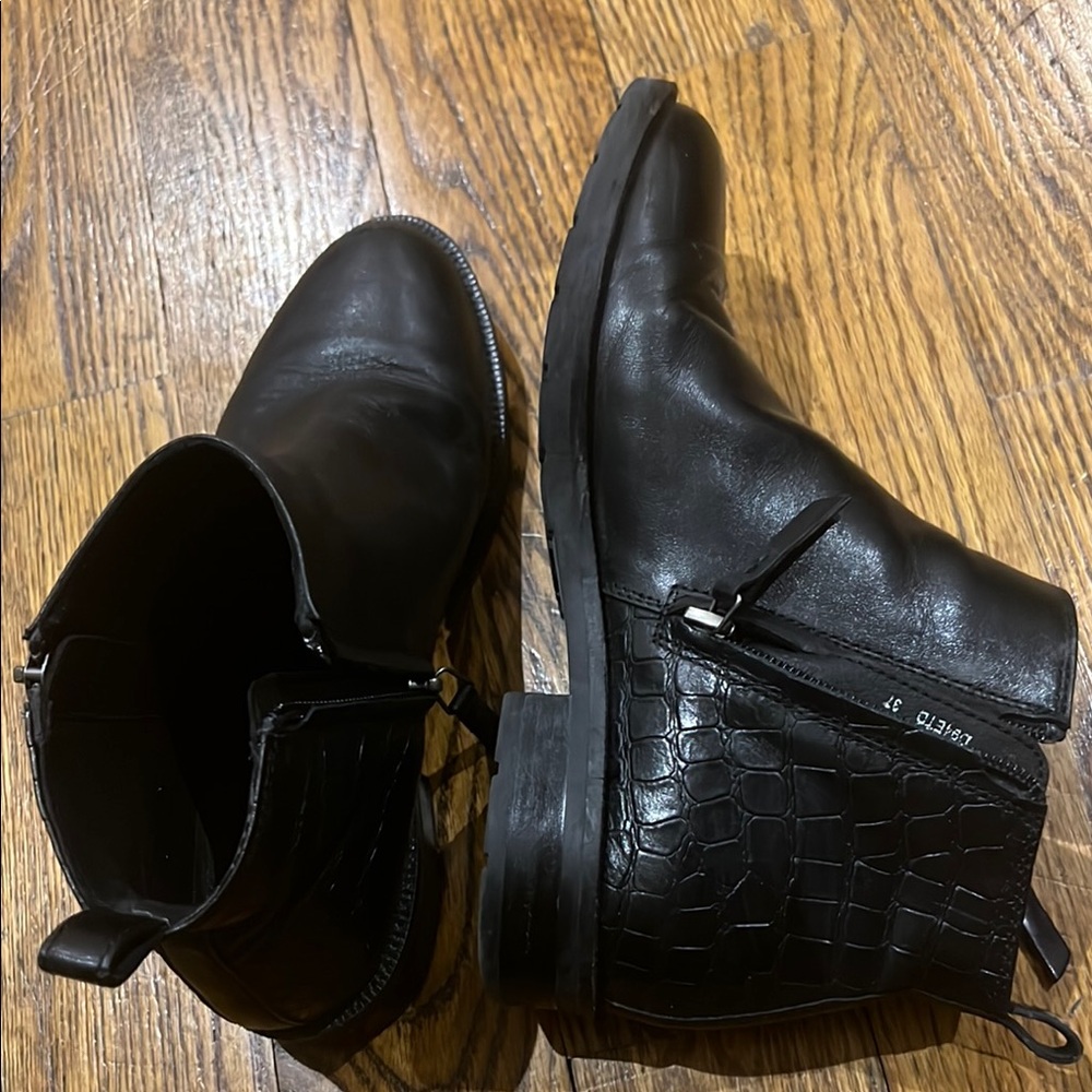 EUC Geox Black Ankle Boots for Women